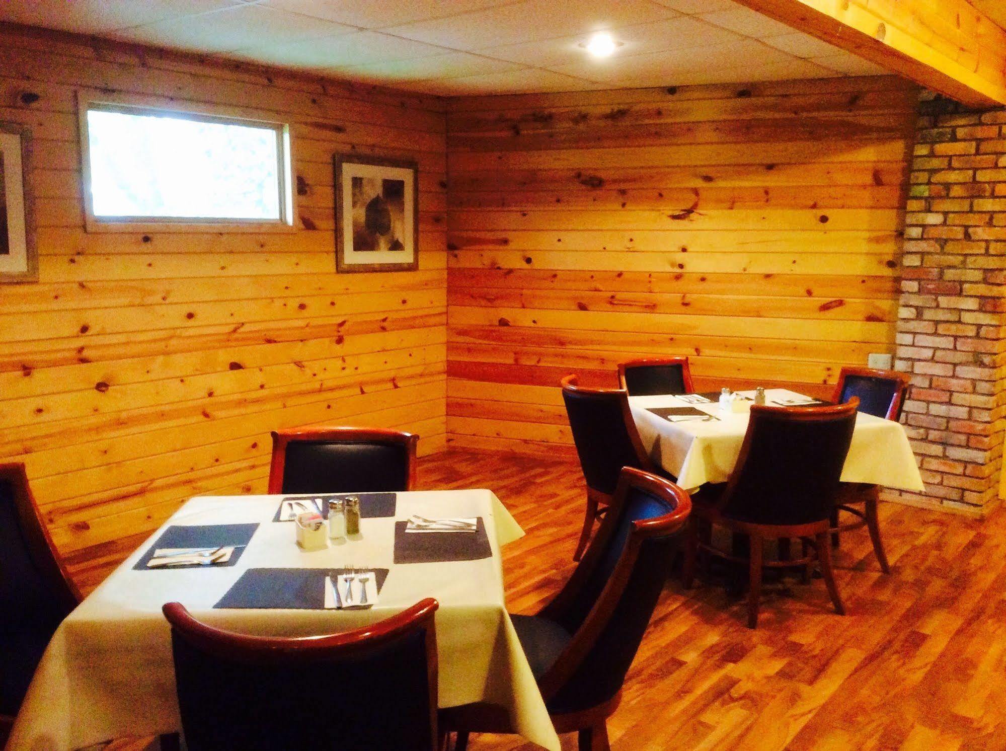 Forty Club Inn Deerwood エクステリア 写真