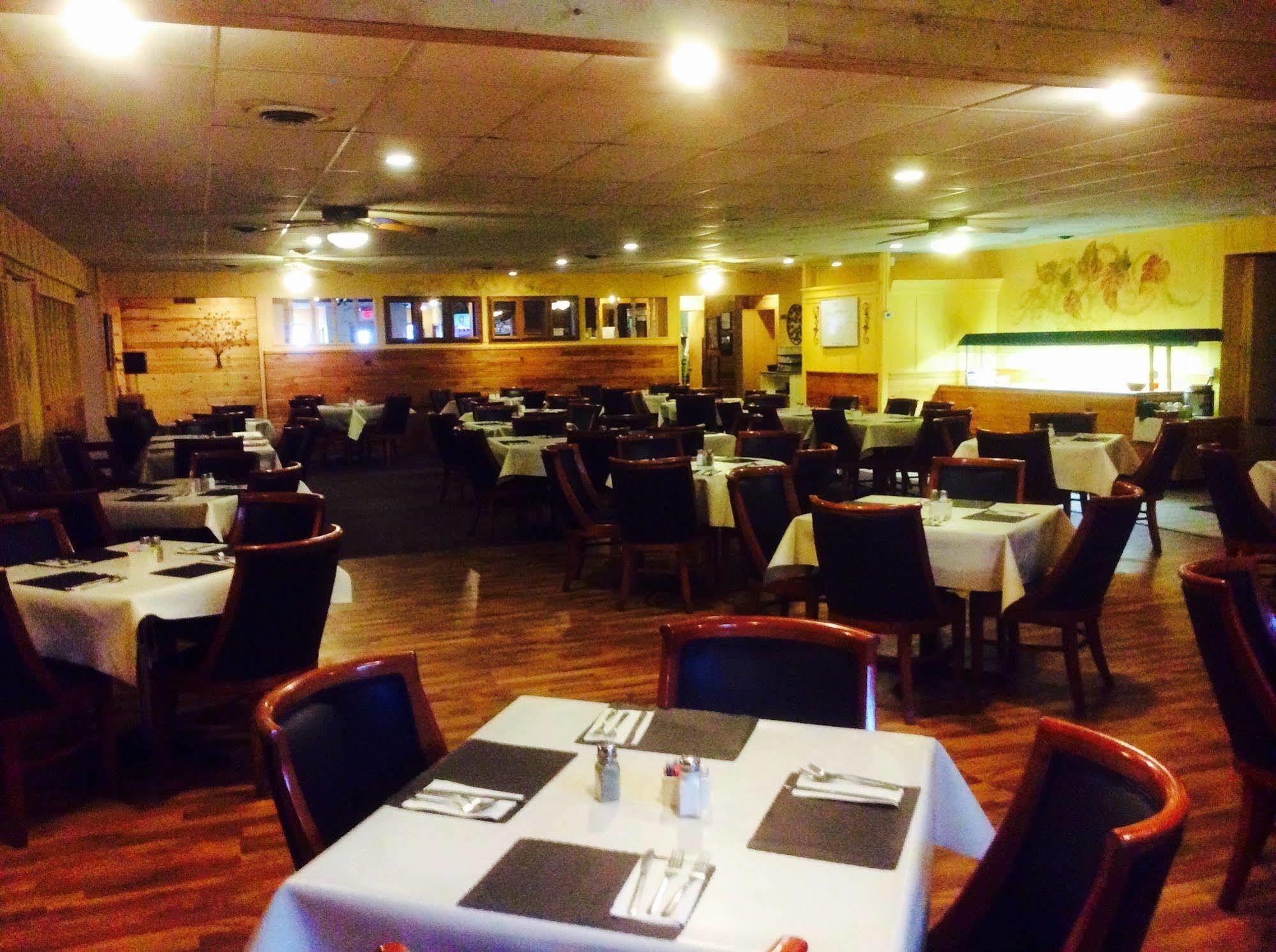Forty Club Inn Deerwood エクステリア 写真
