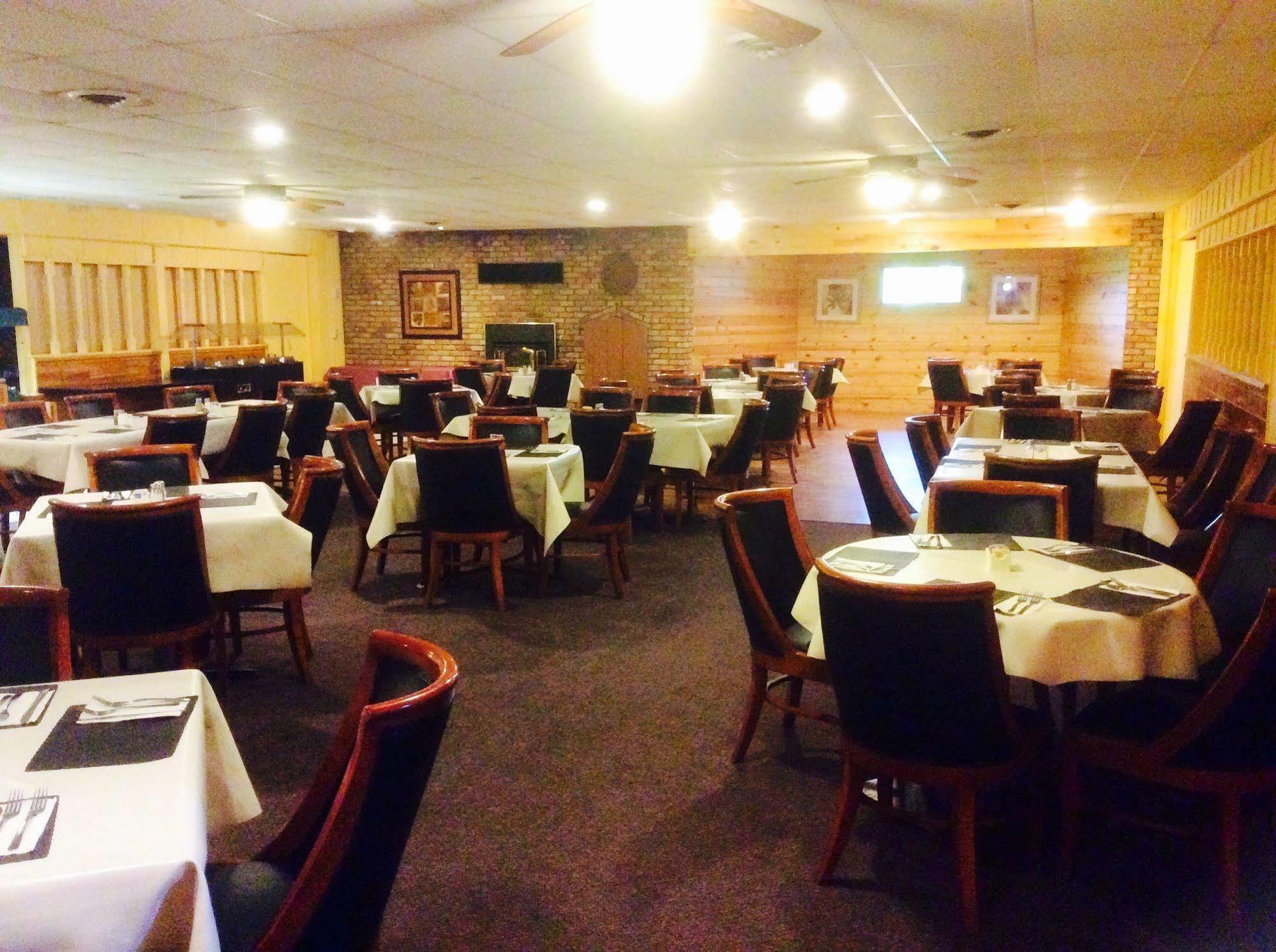Forty Club Inn Deerwood エクステリア 写真