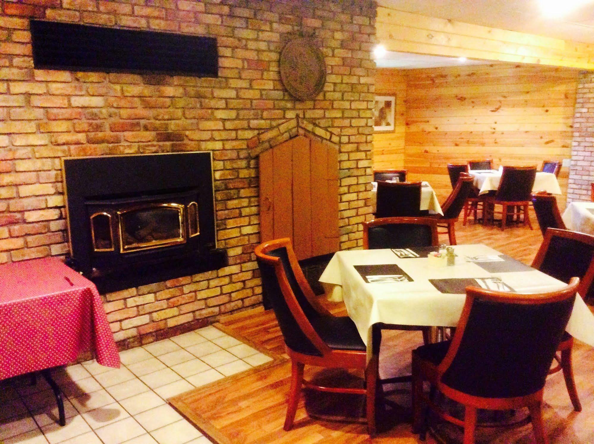 Forty Club Inn Deerwood エクステリア 写真