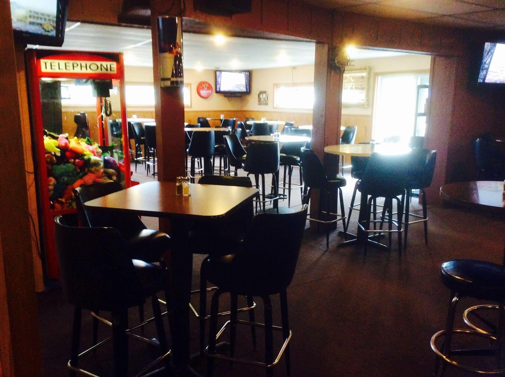 Forty Club Inn Deerwood エクステリア 写真
