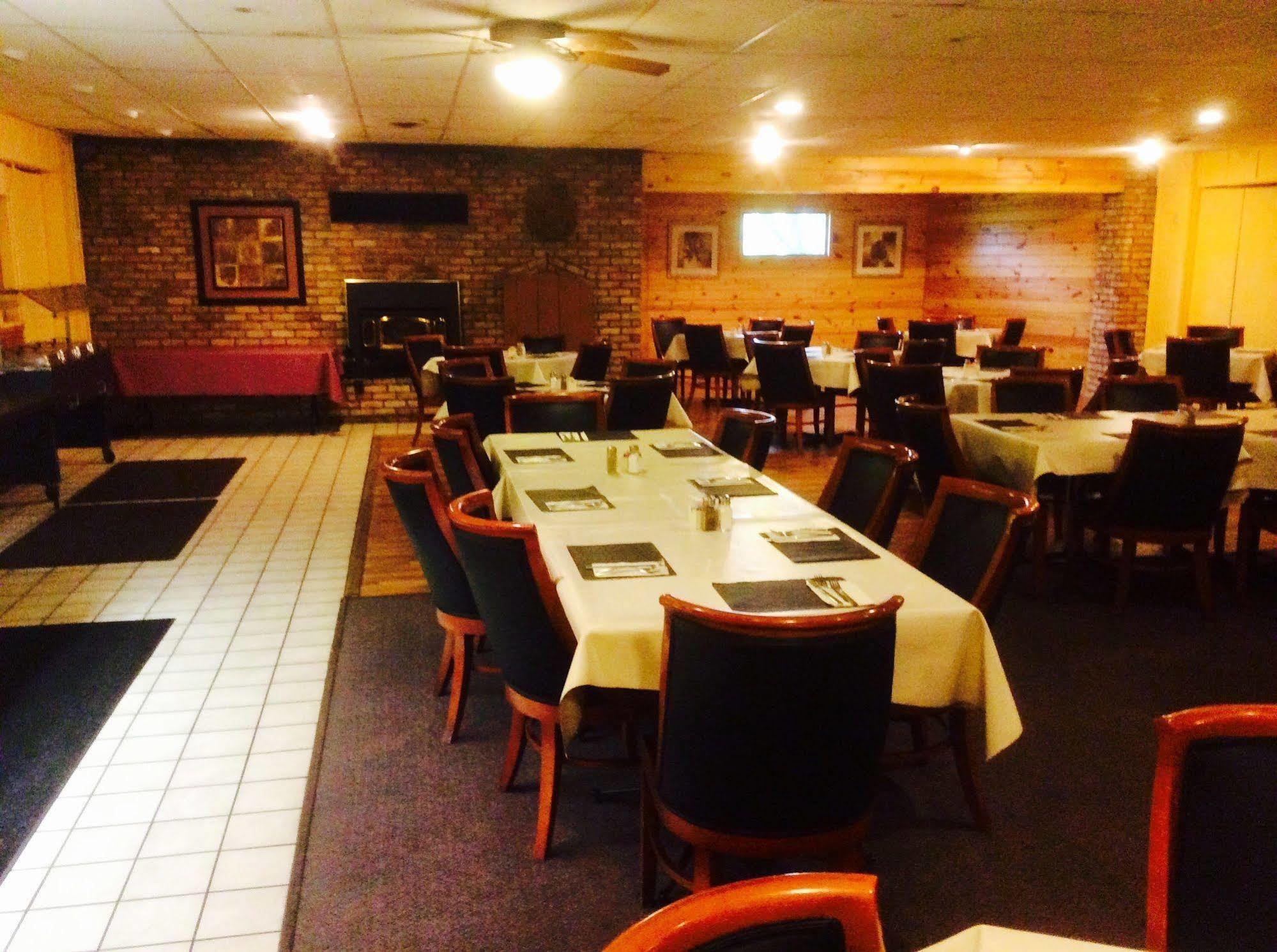 Forty Club Inn Deerwood エクステリア 写真