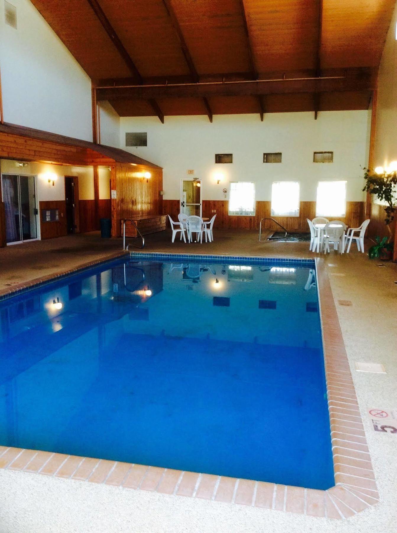Forty Club Inn Deerwood エクステリア 写真