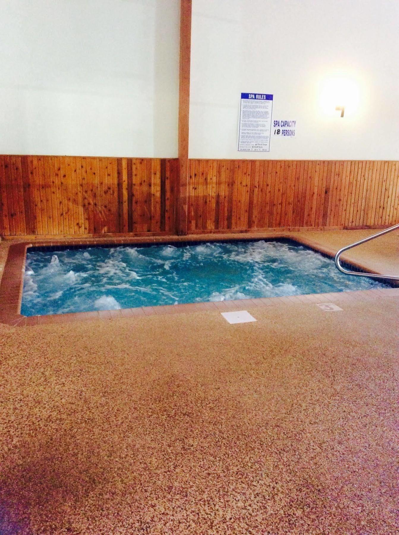 Forty Club Inn Deerwood エクステリア 写真