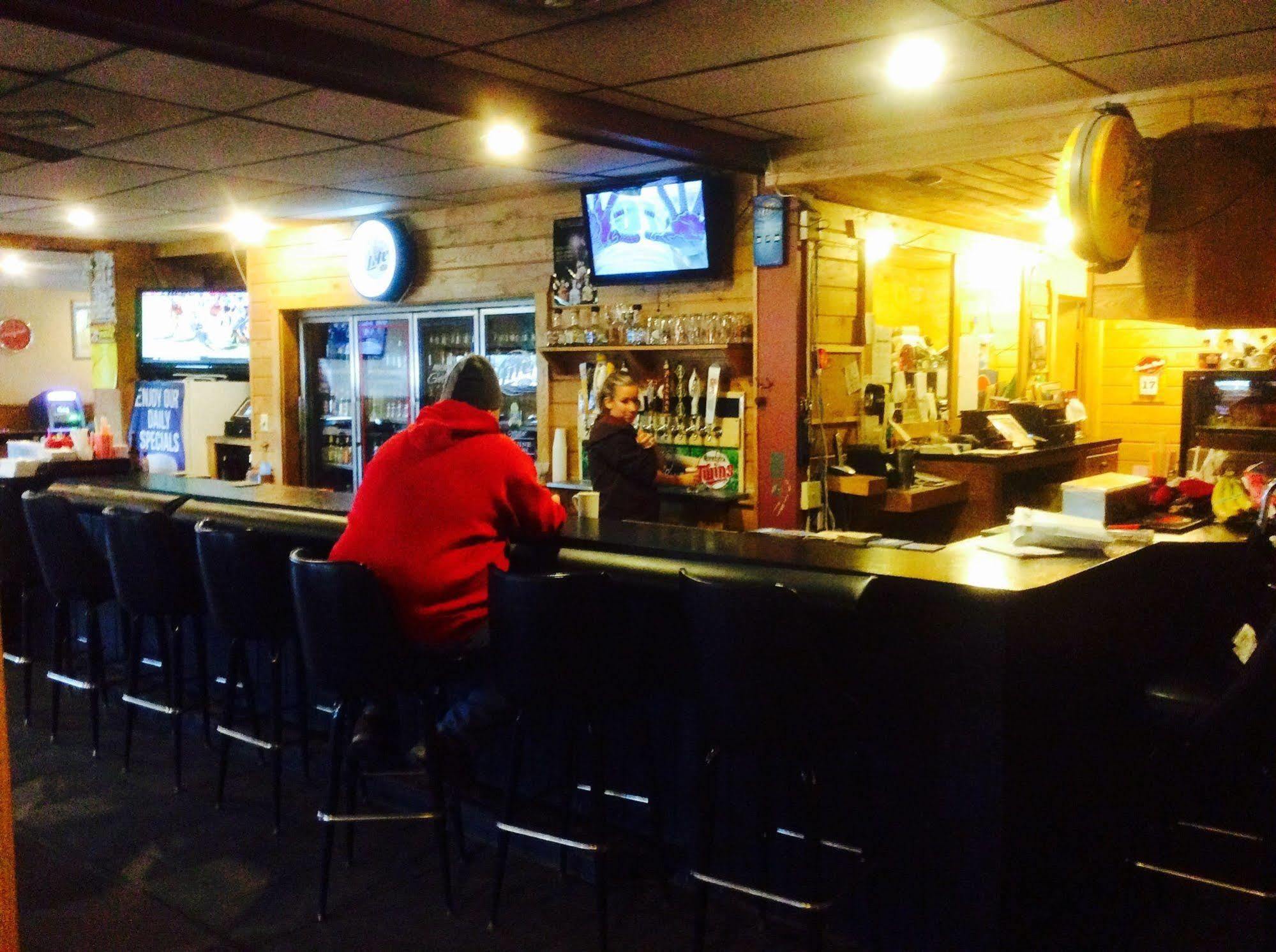 Forty Club Inn Deerwood エクステリア 写真